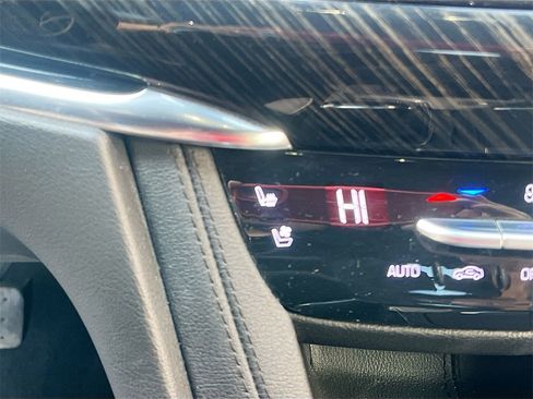 Used 2022 Cadillac XT6 Premium Luxury w/ Technology Package image 21