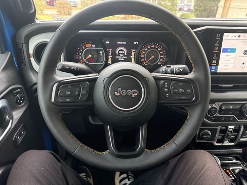 Used 2024 Jeep Wrangler Unlimited Sport AWD/4WD image 18