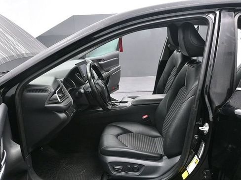 Used 2024 Toyota Camry SE image 9