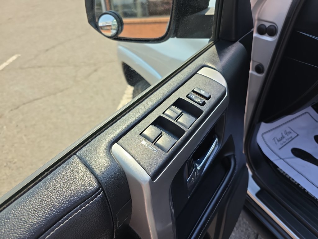Used 2017 Toyota 4Runner SR5 AWD/4WD image 12