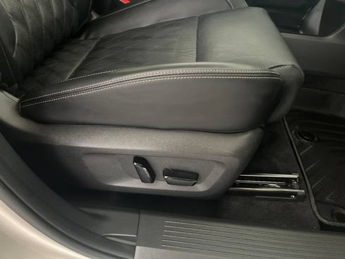 Used 2025 Nissan Rogue Platinum AWD/4WD image 57