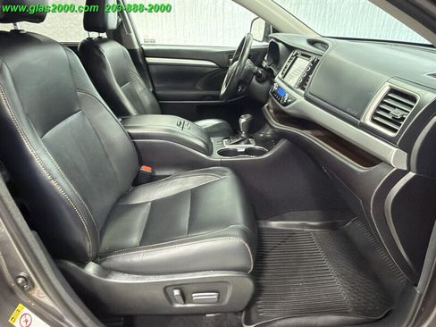 Used 2017 Toyota Highlander XLE AWD/4WD image 21