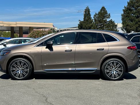 New 2026 Mercedes-Benz EQE 320 4MATIC SUV image 2