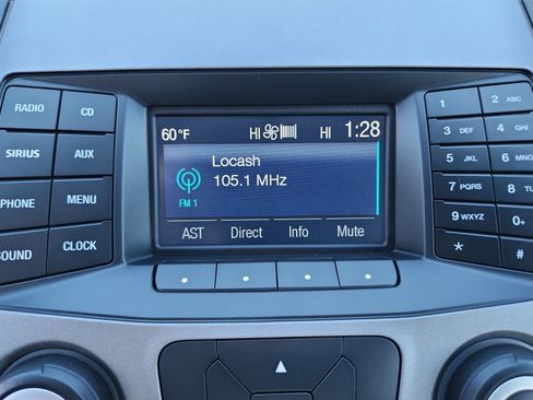 Used 2018 Ford Taurus SEL image 12