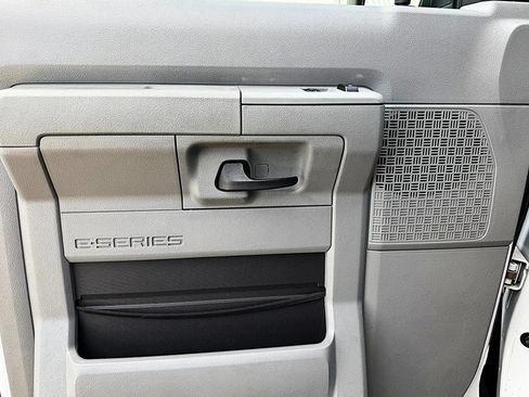 Used 2010 Ford E-350 and Econoline 350 XLT RWD image 30
