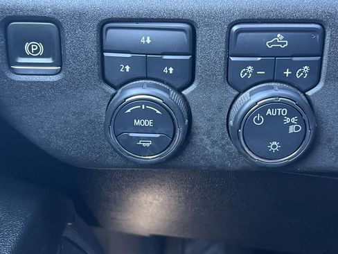 Used 2024 Chevrolet Silverado 2500 LT image 12