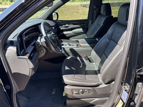 Used 2024 Cadillac Escalade ESV Premium Luxury AWD/4WD image 8