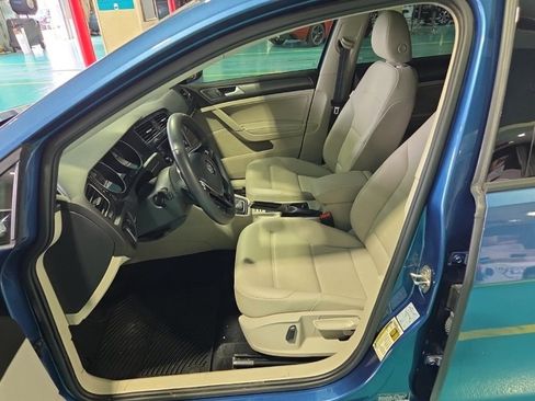 Used 2021 Volkswagen Golf 4-Door image 27