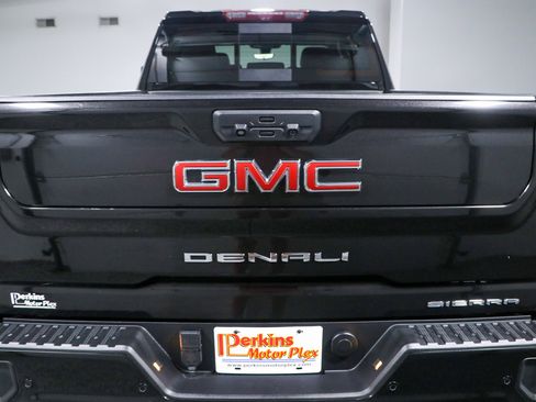 Used 2023 GMC Sierra 2500 Denali w/ Denali Ultimate Package AWD/4WD image 8