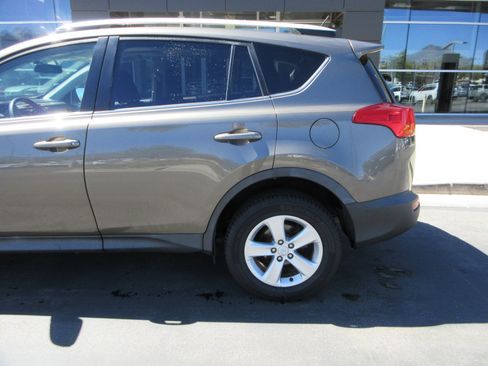 Used 2013 Toyota RAV4 XLE AWD/4WD image 4