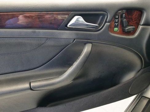 Used 2002 Mercedes-Benz CLK 320 Coupe image 25