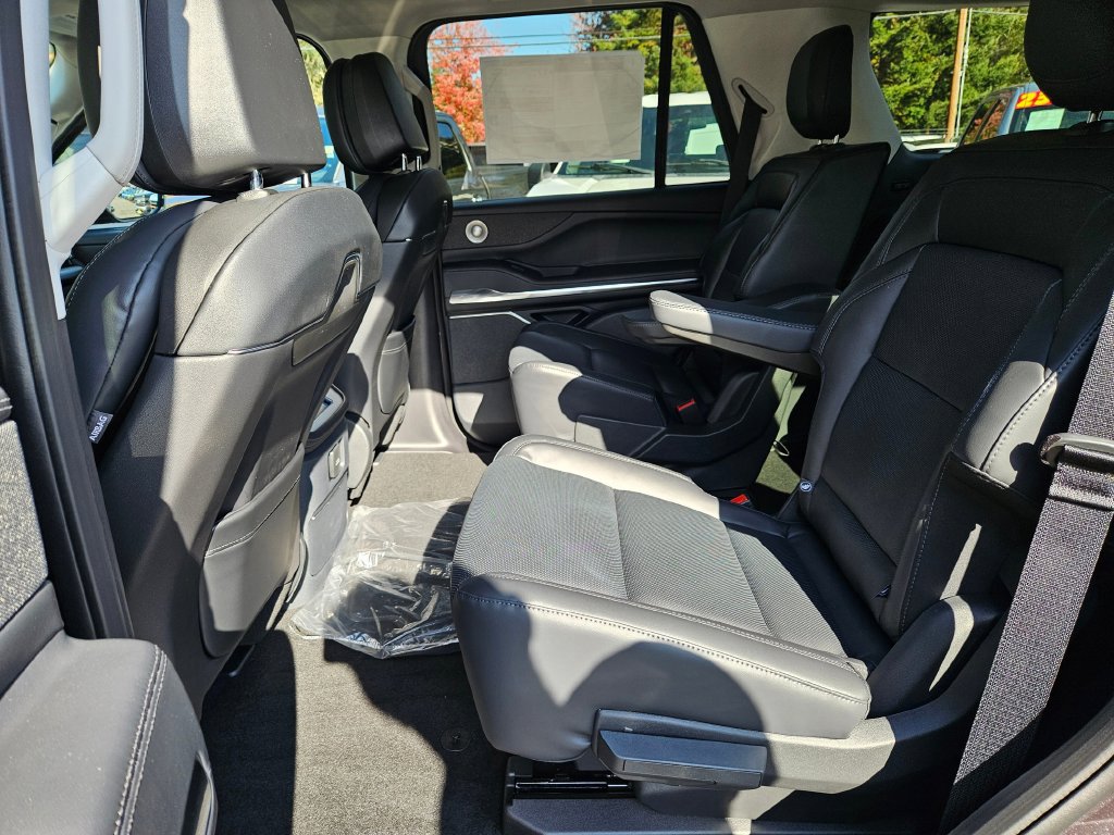 New 2027 Lincoln Navigator Reserve AWD/4WD image 13