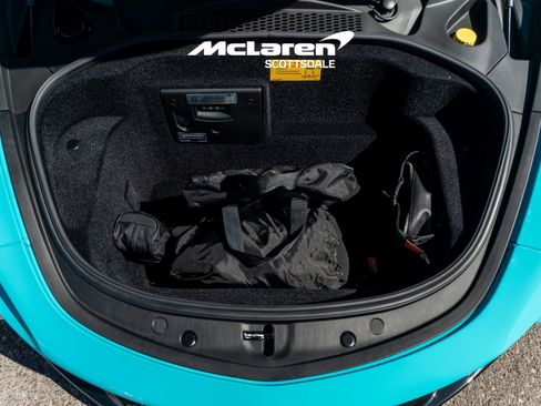 Used 2025 McLaren Artura image 31