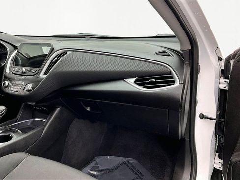 Used 2025 Chevrolet Malibu LT image 17