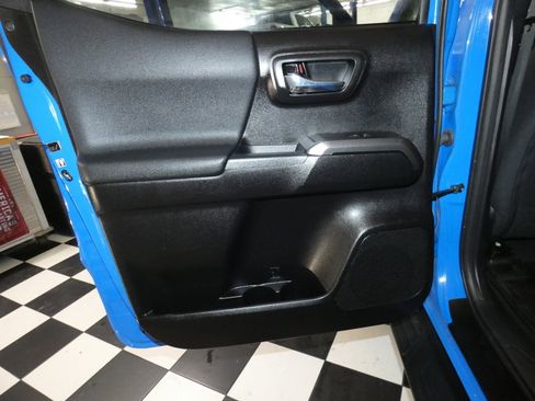 Used 2020 Toyota Tacoma 4x4 Double Cab image 25