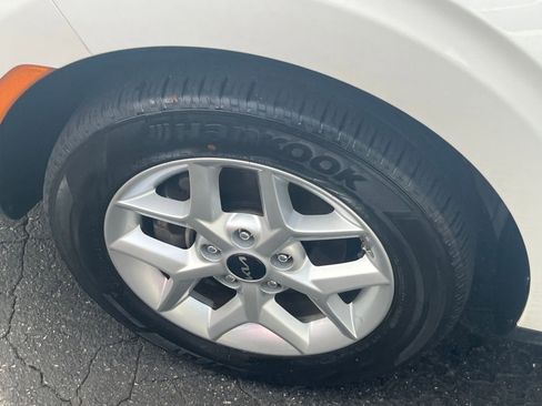 Used 2025 Kia Soul LX w/ LX Technology Package image 24