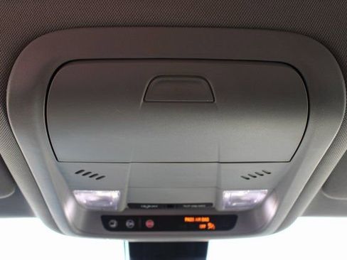 Used 2023 GMC Terrain SLE w/ Driver Convenience Package FWD image 28
