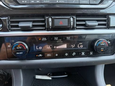 Used 2025 Nissan Pathfinder SV AWD/4WD image 29