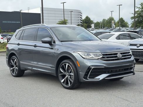 Used 2024 Volkswagen Tiguan SEL R-Line w/ MDO Package, Two-Row AWD/4WD image 7