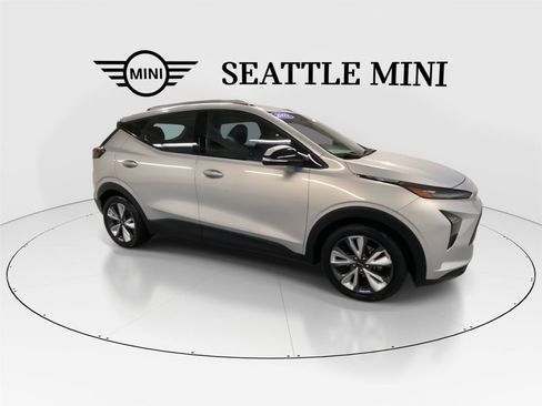 Used 2022 Chevrolet Bolt EUV LT w/ Convenience Package FWD image 13
