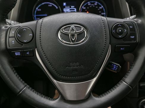 Used 2018 Toyota RAV4 Limited AWD/4WD image 36