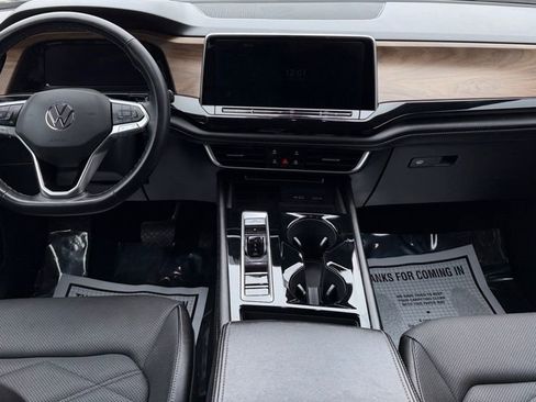 Used 2024 Volkswagen Atlas SE image 16