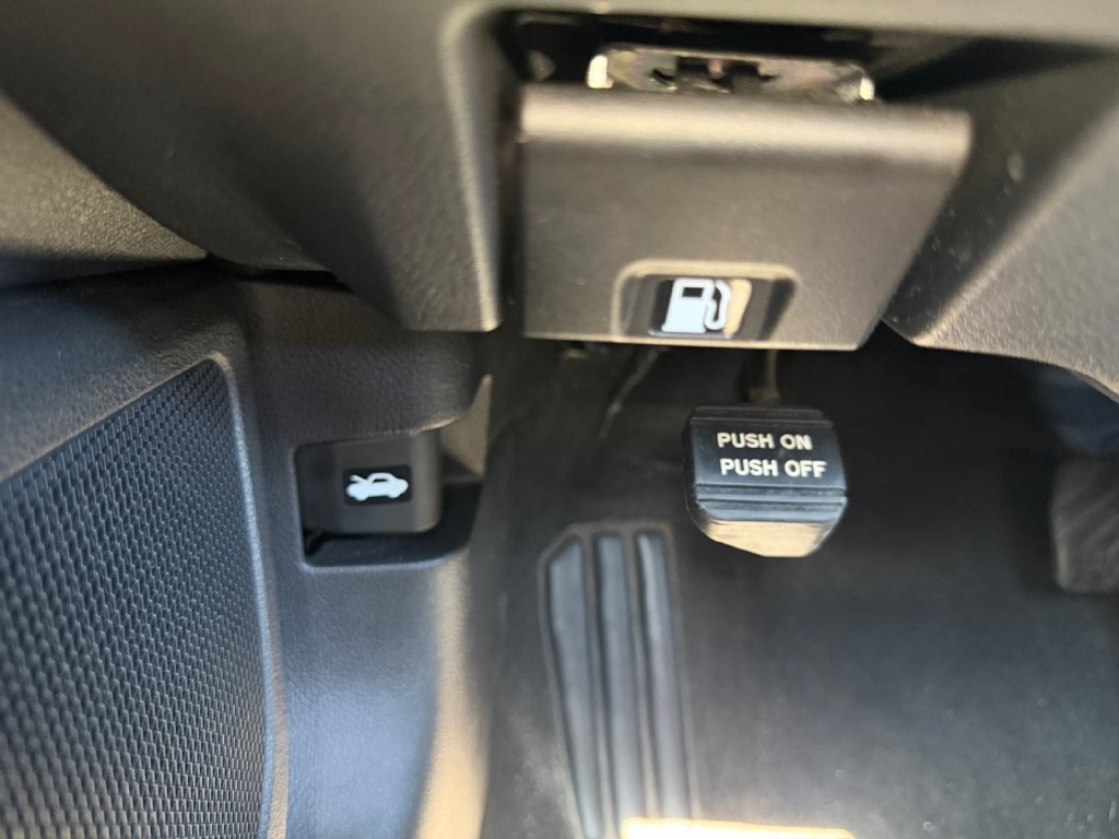 Used 2025 Nissan Altima 2.5 SV FWD image 37