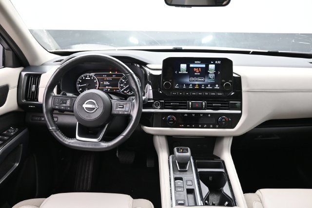 Used 2024 Nissan Pathfinder SL FWD image 8