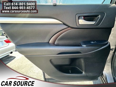 Used 2017 Toyota Highlander XLE AWD/4WD image 22