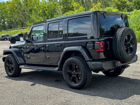Used 2021 Jeep Wrangler Unlimited Sahara AWD/4WD image 5