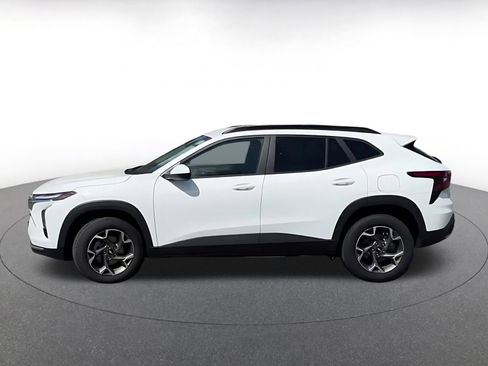 Used 2025 Chevrolet Trax LT image 9