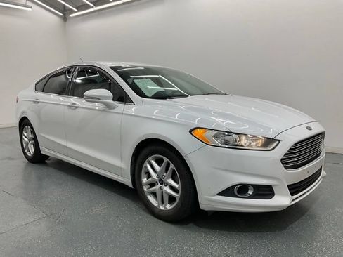 Used 2016 Ford Fusion SE FWD image 8