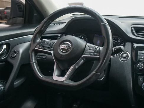 Used 2018 Nissan Rogue SV FWD image 14