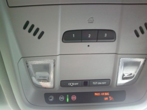 Used 2022 GMC Terrain SLT image 21