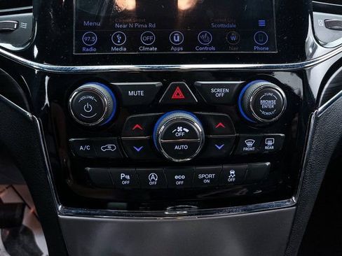 Used 2019 Jeep Grand Cherokee Limited image 23