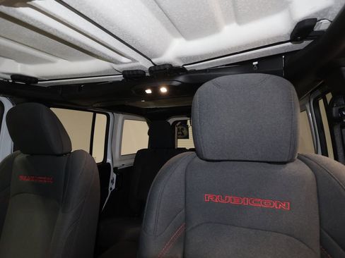 Used 2025 Jeep Wrangler Unlimited Rubicon image 17