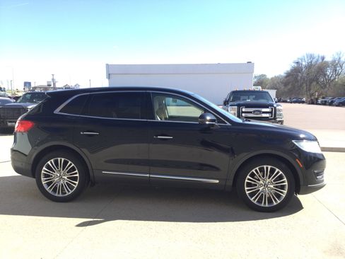Used 2016 Lincoln MKX Reserve w/ Technology Package AWD/4WD image 3