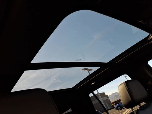 Used 2022 GMC Yukon Denali w/ Advanced Technology Package image 14