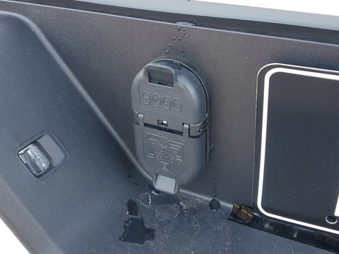 New 2025 GMC Sierra 1500 Elevation image 8