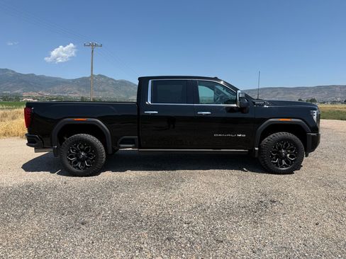 Used 2024 GMC Sierra 3500 Denali Ultimate AWD/4WD image 8
