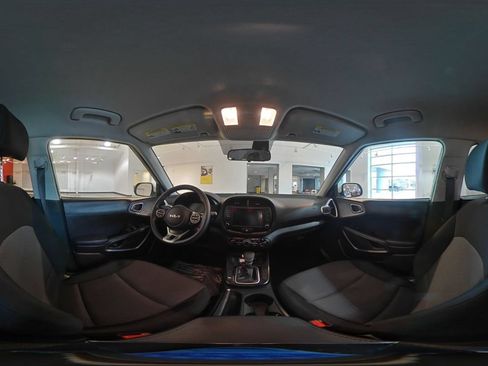 Used 2025 Kia Soul LX w/ LX Technology Package FWD image 41