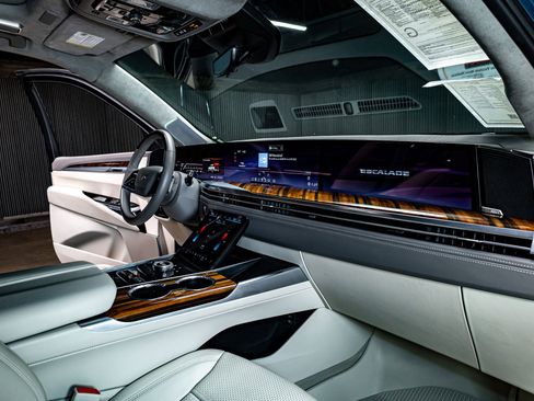 Used 2025 Cadillac Escalade Sport Platinum w/ LPO, Floor Liner Package image 20