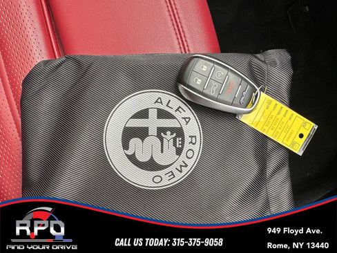 Used 2022 Alfa Romeo Giulia Veloce image 33