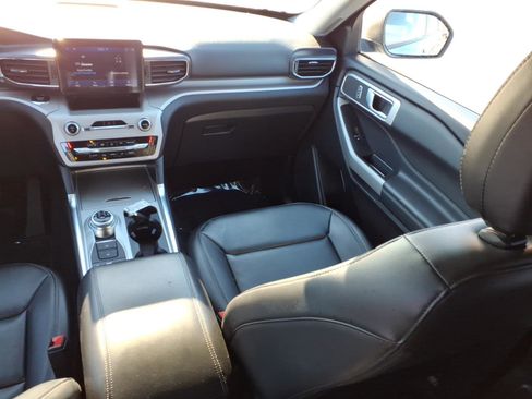 Used 2024 Ford Explorer XLT w/ Equipment Group 202A image 12