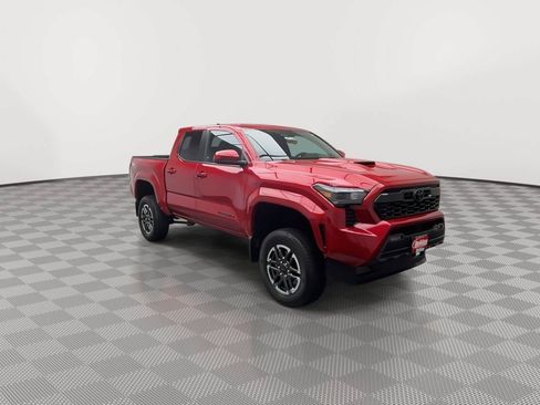 Used 2025 Toyota Tacoma TRD Sport AWD/4WD image 30