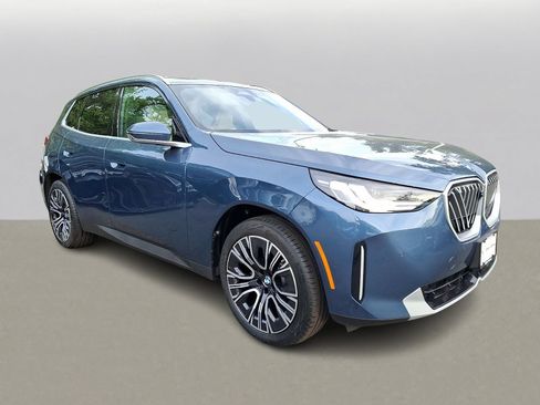 Used 2025 BMW X3 xDrive30i w/ Premium Package AWD/4WD image 3