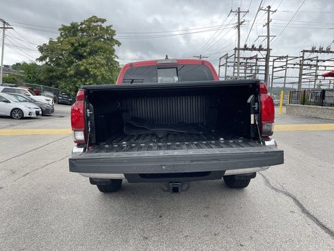 Used 2021 Toyota Tacoma SR5 AWD/4WD image 13