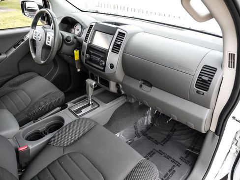 Used 2019 Nissan Frontier Desert Runner RWD image 9