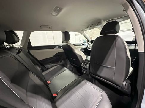 New 2026 Volkswagen Taos SE image 16