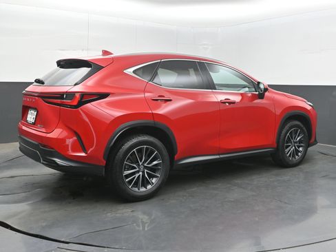 Used 2025 Lexus NX 250 FWD w/ Towing Package (2000 Lbs) image 9